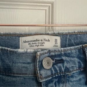 Abercrombie Ultra High Rise Ankle Straight Size 30/10